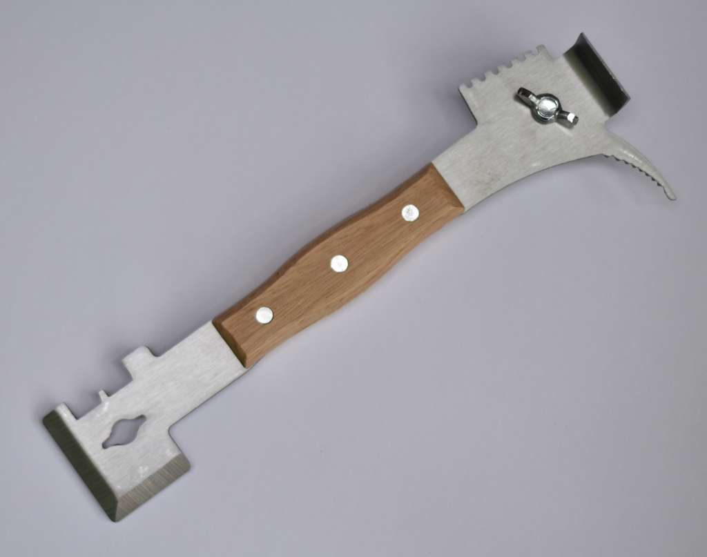 MASTER BEEKEEPER’S HIVE TOOL