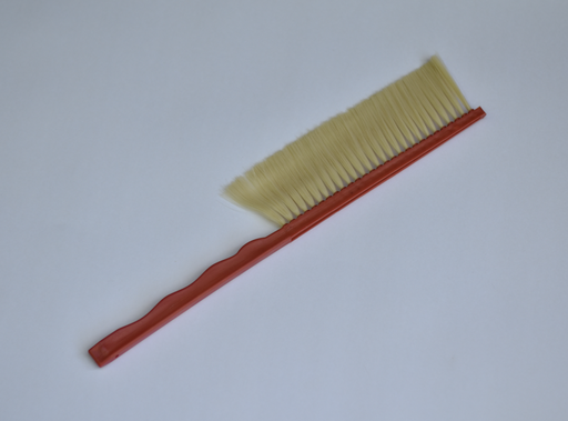 [A0780] ECONOMIC BEE BRUSH