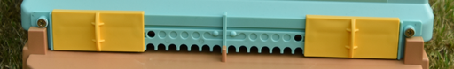 [A1073] BLUE PLASTIC SLIDING MOUSE GUARD REDUCER HIVE ENTRY – FOR INSULATED BEEHIVE