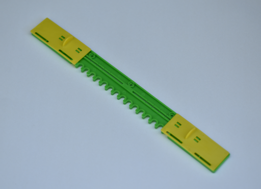[A1076] GREEN PLASTIC SLIDING MOUSE GUARD REDUCER HIVE ENTRY