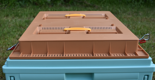 [A1157] TOP FEEDER FOR INSULATED BEEHIVE