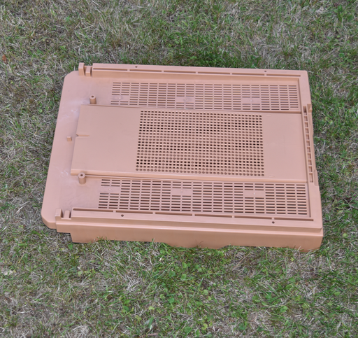 [A1537] PLASTIC SCREENED BOTTOM BOARD WITH DOOR AND POLLEN COLLECTOR – FOR INSULATED BEEHIVE